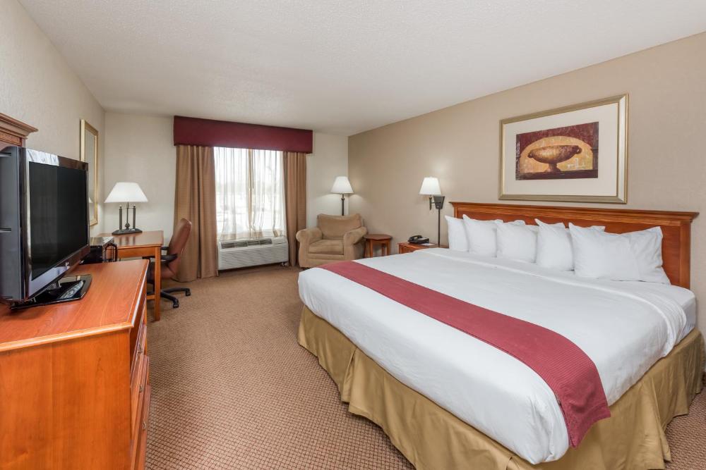 King Room - Non-Smoking interior